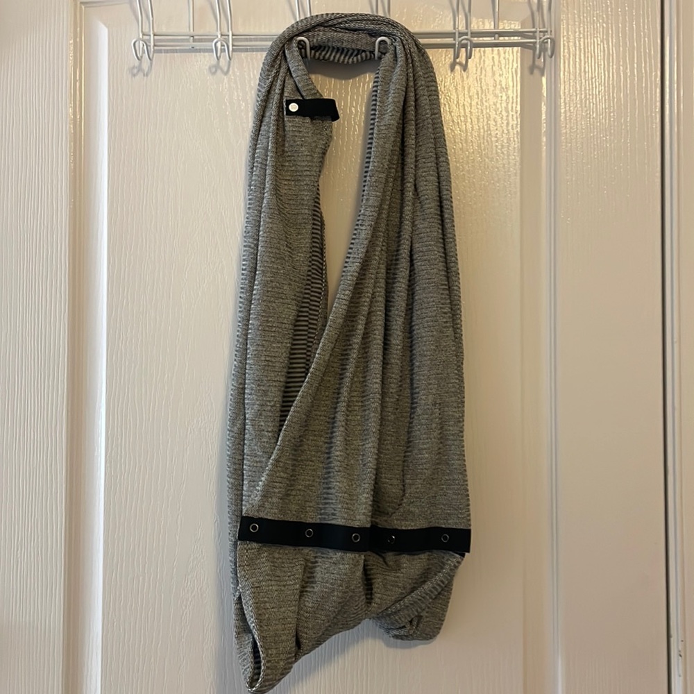 Lululemon Customizable Snap Scarf